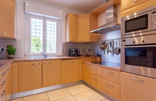 Les Restanques Villa | Stunning private villa for 8 guests with private pool, A/C, WIFI, TV, terrace and pets allowed