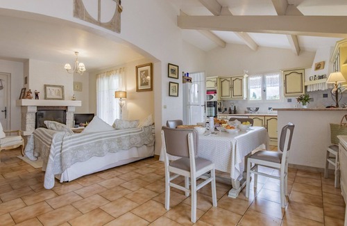 Gargas House | Stunning private villa for 6 people with A/C, private pool, TV and terrace
