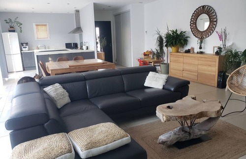 Chateaurenard House | Sunny house