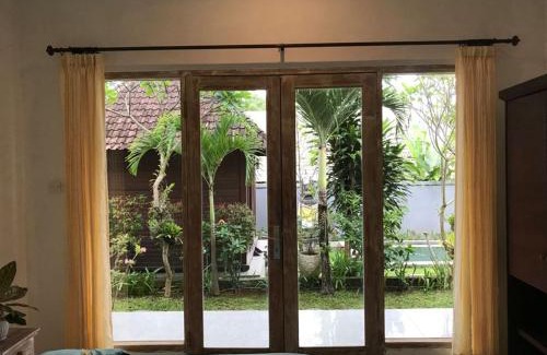 Batu Bolong House | Sunshine Homestay
