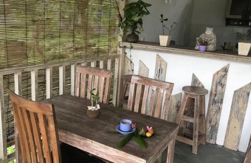 Batu Bolong House | Sunshine Homestay