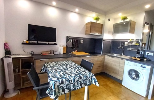 Miramar Apartment | T3 air-conditioned 100 m beach and port Miramar terrace and parking