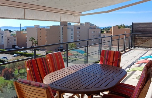Le Lavandou Apartment | T3 Le Lavandou beach 500m, swimming pool, sea view, 80m² terraces