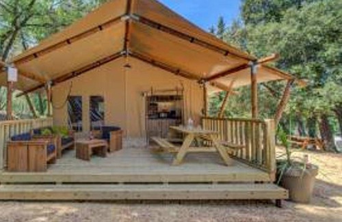 Mondragon Other | Tent ∙ 2 bedrooms ∙ 4 guests