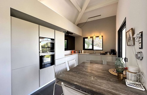 La Londe-les-Maures House | Villa for 8 People with Heated Pool and Sea View