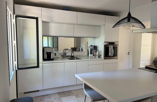 Les Angles House | Villa, garden, swimming pool less than 5 minutes from the Palais des Papes and Avignon (2 kms)
