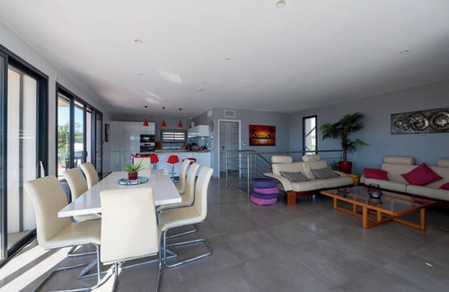Miramar House | Villa La Londe Les Maures Sleeps 14 Between HYERES and le LAVANDOU Swimming pool cha