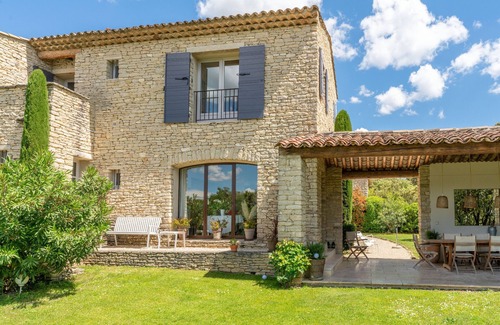 Gordes Villa | Villa 'Les Terrasses De Gordes' with Private Pool & Wi-Fi
