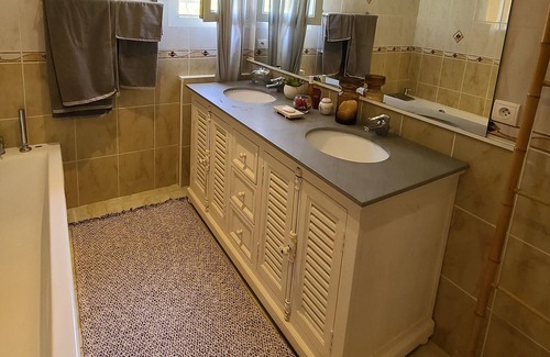La Roque-d'Antheron Villa | Villa Provencal
