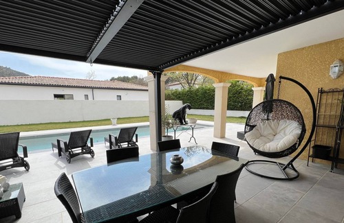 La Roque-d'Antheron Villa | Villa Provencal