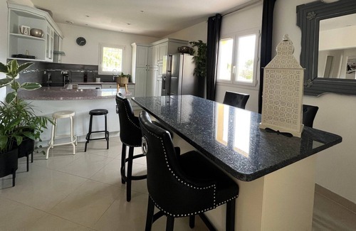 La Roque-d'Antheron Villa | Villa Provencal
