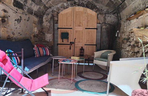 Remoulins House | À 5 Minutes de la Rivière et du Club Canoë, Maison de Village