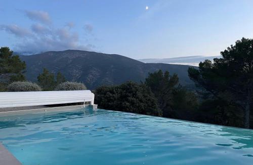 Mollans-sur-Ouveze Villa | À mont nos hôtes 2
