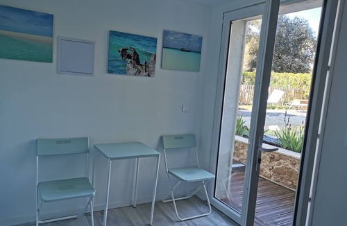 La Roque-d'Antheron Apartment | 1 Bedroom Apartment in La Roque-d'AnthÃ©ron