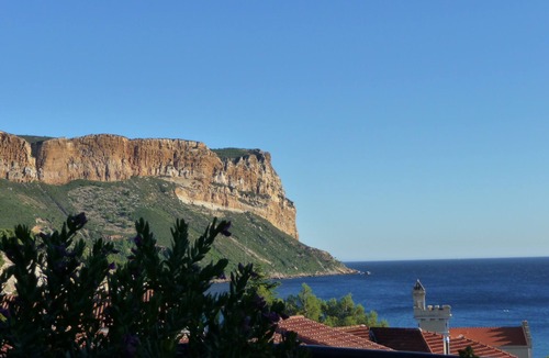 Cassis Apartment | 1-room studio, CASSIS, comfortable, close to beaches and Calanques hikes,