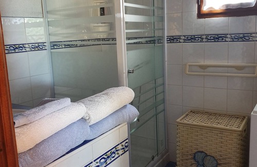 Arles Other | 10 kms from Arles in the countryside, 2 double bedrooms + 3 beds, air-conditioned swimming pool.