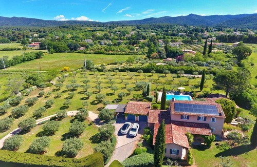 Aups Villa | 10 persons accommodation: spacious 6 pers villa + 4pers Cabanon in Aups (Provence)