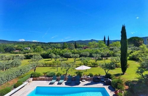 Aups Villa | 10 persons accommodation: spacious 6 pers villa + 4pers Cabanon in Aups (Provence)