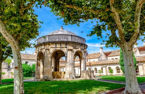 Villeneuve-les-Avignon House | 100 m² House ∙ 2 bedrooms ∙ 4 guests