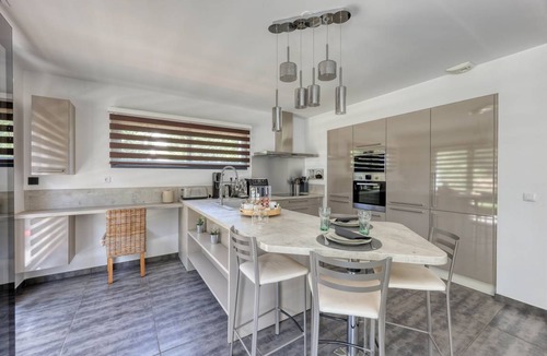 Roquefort-la-Bedoule House | 102 m² House ∙ 3 bedrooms ∙ 6 guests