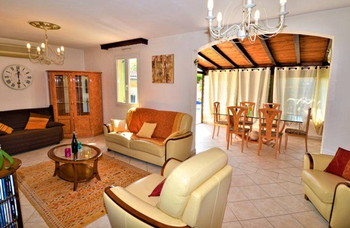 Orange House | 104 m² Maisonette ∙ 3 bedrooms ∙ 8 guests