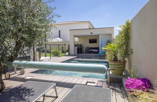 Vedene Villa | 110 m² Villa ∙ 2 bedrooms ∙ 4 guests
