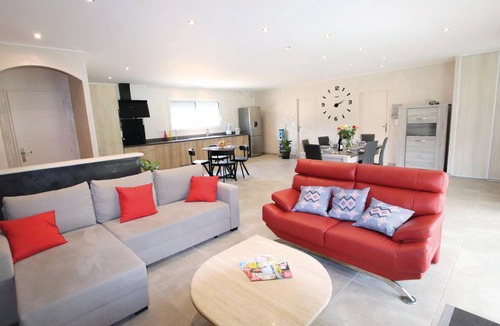 Monteux House | 120 m² House ∙ 3 bedrooms ∙ 6 guests