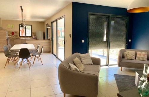 Sablet House | 120 m² House ∙ 4 bedrooms ∙ 8 guests