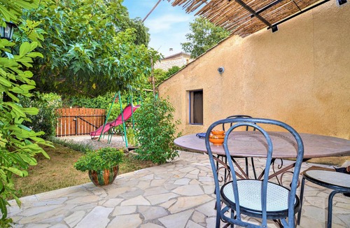 Saint-Victor-la-Coste House | 122 m² Maisonette ∙ 3 bedrooms ∙ 6 guests