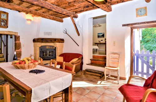 Saint-Victor-la-Coste House | 122 m² Maisonette ∙ 3 bedrooms ∙ 6 guests