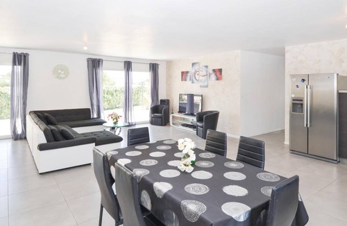 Sernhac House | 127 m² House ∙ 4 bedrooms ∙ 10 guests