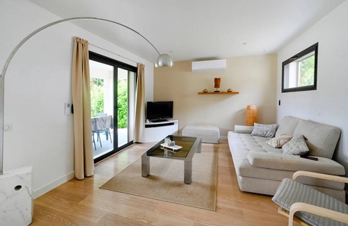 Saint-Laurent-des-Arbres House | 130 m² House ∙ 3 bedrooms ∙ 6 guests