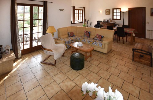 Loriol-du-Comtat House | 130 m² House ∙ 3 bedrooms ∙ 6 guests