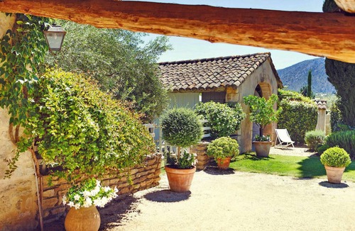 Robion House | 139 m² House ∙ 3 bedrooms ∙ 5 guests