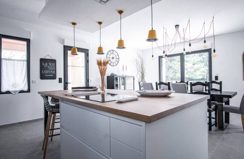 L'Isle-sur-la-Sorgue House | 150 m² House ∙ 4 bedrooms ∙ 8 guests