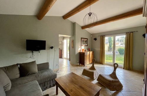 Cornillon-Confoux House | 160 m² House ∙ 4 bedrooms ∙ 8 guests