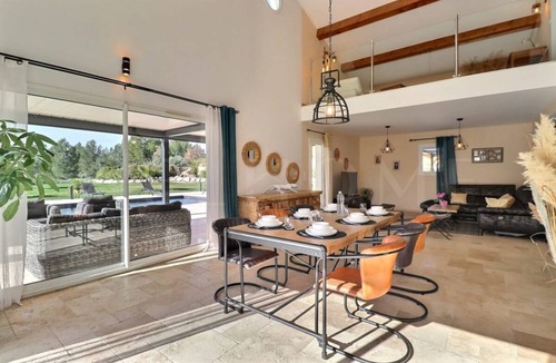 Saint-Cannat House | 170 m² Farmhouse ∙ 3 bedrooms ∙ 6 guests