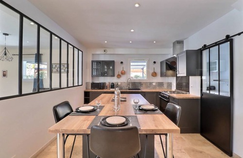 Saint-Cannat House | 170 m² Farmhouse ∙ 3 bedrooms ∙ 6 guests