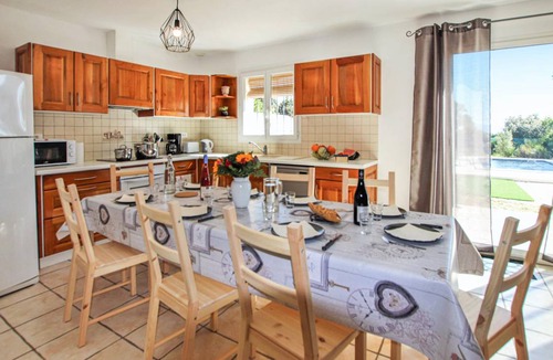 Rochefort-du-Gard House | 180 m² House ∙ 6 bedrooms ∙ 13 guests