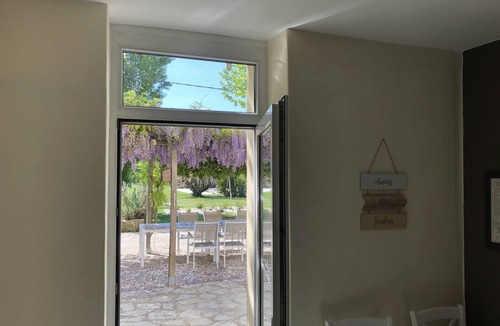Caderousse House | 19th century Provencal farmhouse, quiet, not overlooked, with a large swimming pool