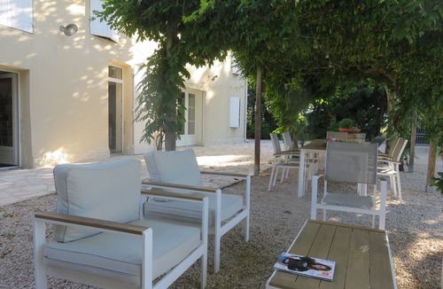 Caderousse House | 19th century Provencal farmhouse, quiet, not overlooked, with a large swimming pool