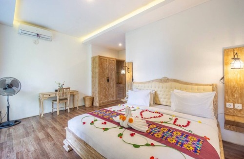 Kutuh Kaja Villa | 1BR Studio Room w/ Jungle View in Ubud Center (2)