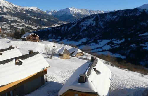Pra Loup Apartment | 1st floor, balcony, parking, tv, ski locker, 37m², Pra Loup