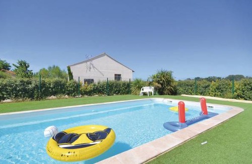 Le Sambuc House | 2 bedroom accommodation in Le Sambuc