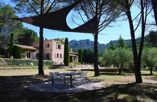 La Roquebrussanne House | 2-hectare estate in Provence with large heated swimming pool for 7 people.