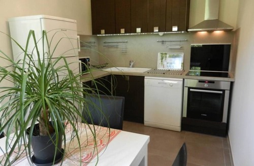 Saint-Saturnin-les-Avignon Apartment | 2 independent apartments on the ground floor