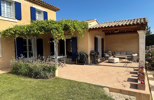 Seguret Villa | 2010 Villa comfortable, air conditioned, private heated pool in prime location