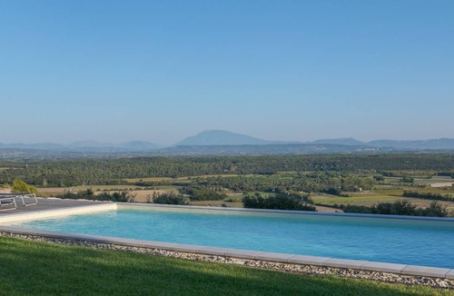 Saint-Restitut Villa | 230 m² Villa ∙ 3 bedrooms ∙ 6 guests
