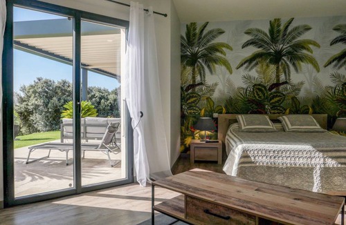 Saint-Restitut Villa | 230 m² Villa ∙ 3 bedrooms ∙ 6 guests