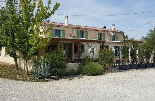 Saint-Mitre-les-Remparts House | 24 m² Mobile home ∙ 2 bedrooms ∙ 4 guests